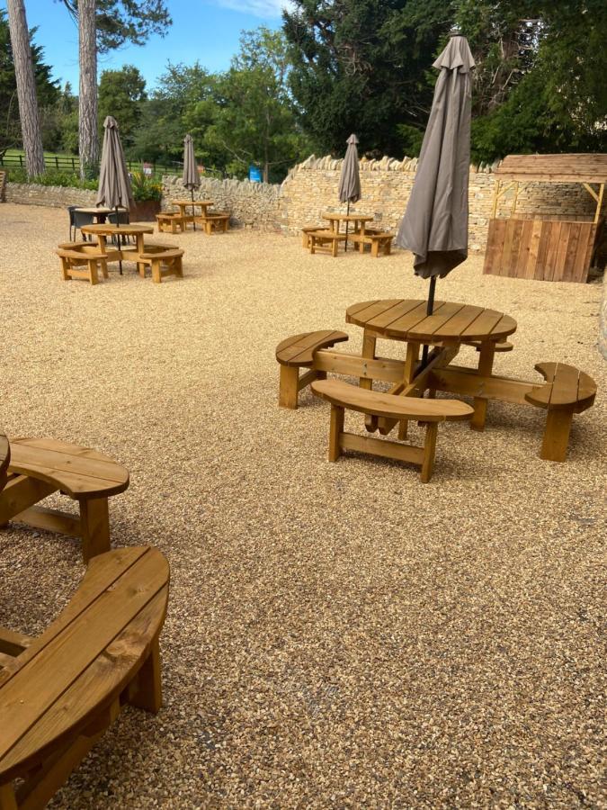 Horse & Hound Inn Бродуей Екстериор снимка